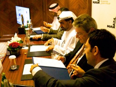 Signing Ceremony Manazil Group & AccorHotels Photo 3